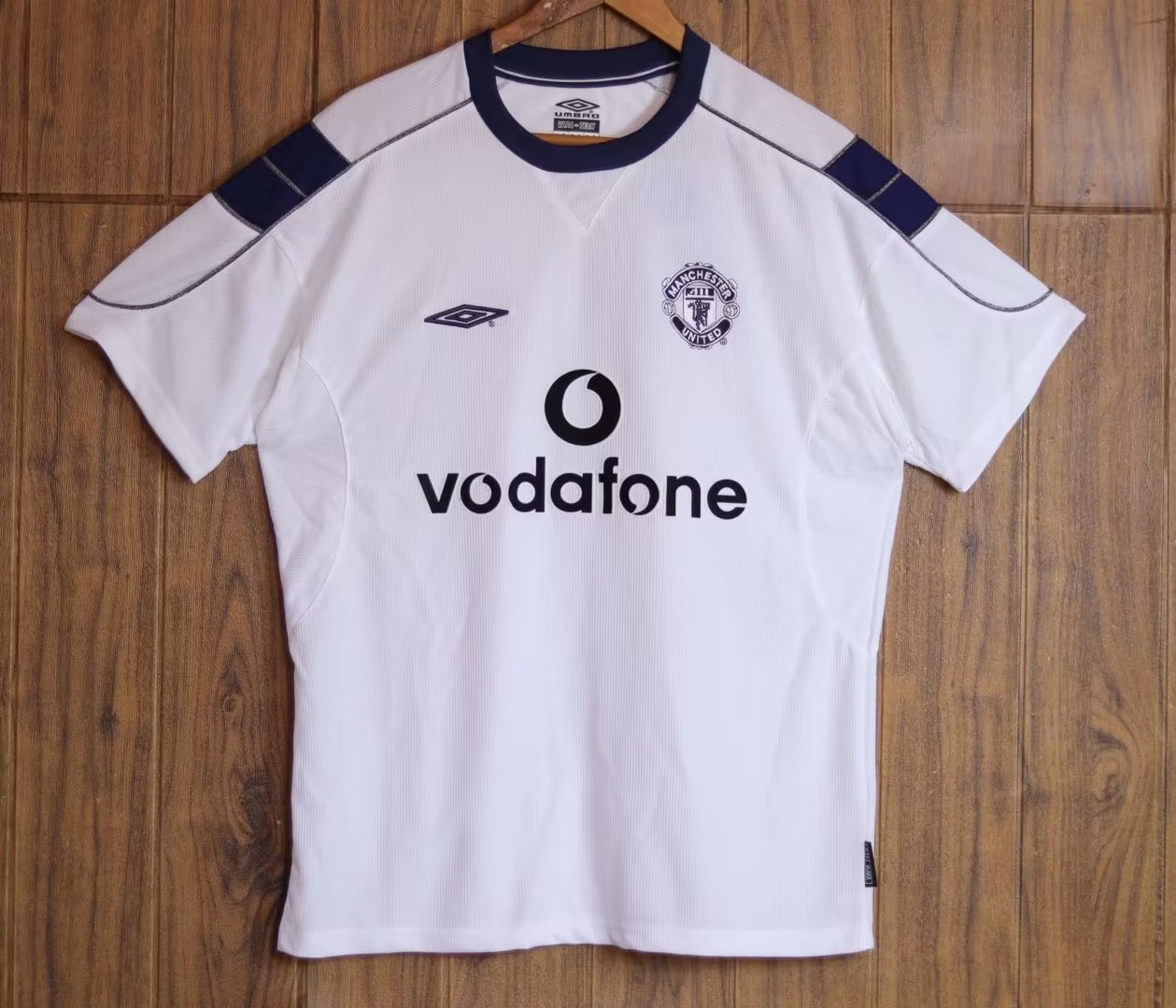 1999-2000 Manchester United white shirt 