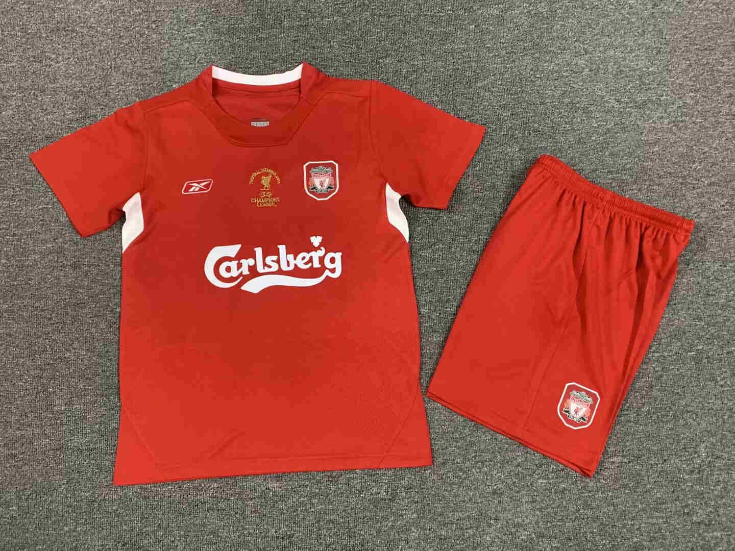 2004-2005   Liverpool kids kit