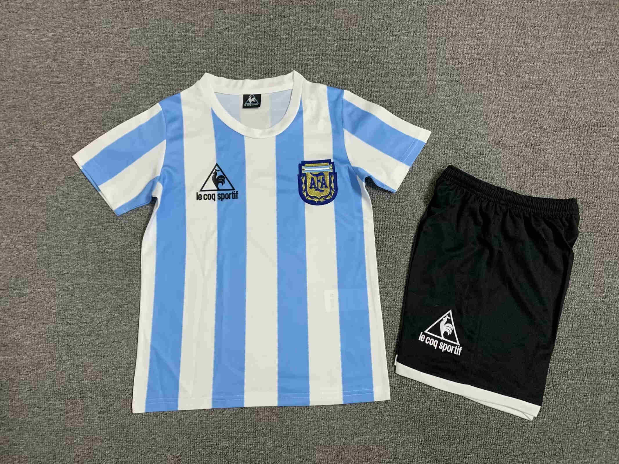 1986 Argentina   kids kit
